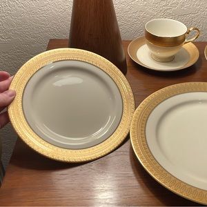 Mikasa Opera Gold china, 11 5-piece place settings